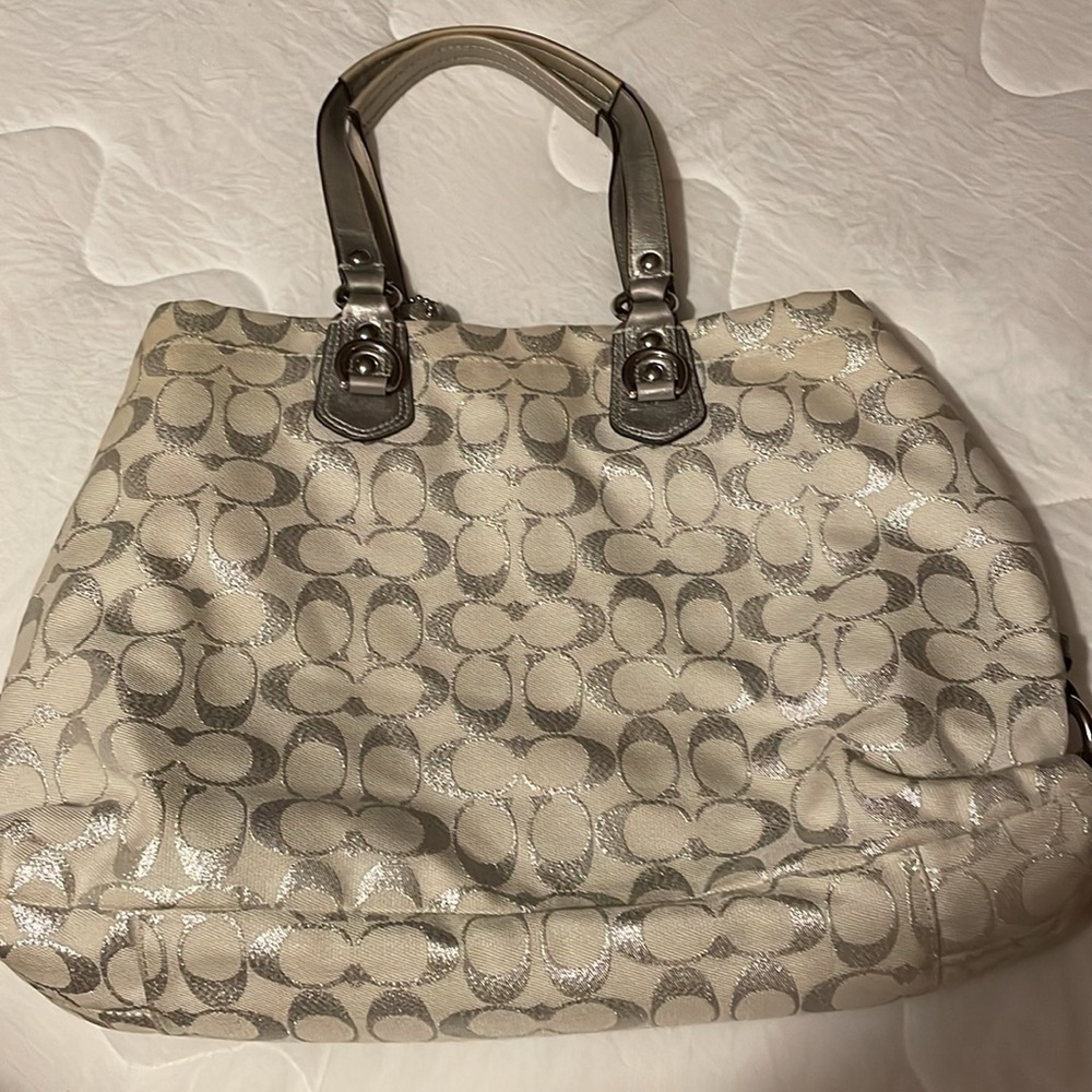 Large Coach Bag. - Picture 3 of 9